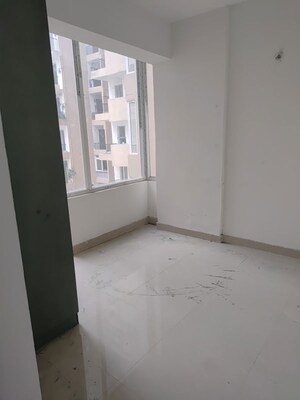 Room in 2.5 BHK Apartment at Sector 107 – for Rent