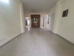 Room in 4 BHK Apartment at Unitech Uniworld Gardens, Sector 47 – for Sale
