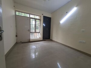 Room in 4 BHK Apartment at Unitech Uniworld Gardens, Sector 47 – for Sale