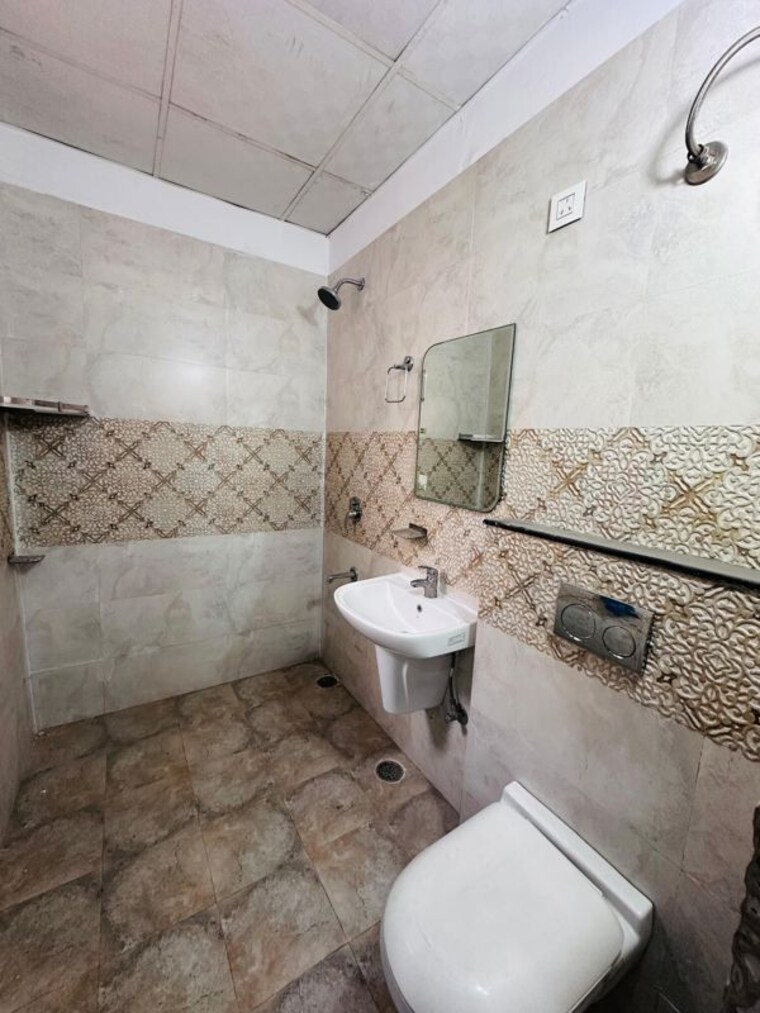 Bathroom, shiva-motia-huys 2 Bedroom 1200 Sq.Ft. Apartment In Pir Machalla Zirakpur 10709310