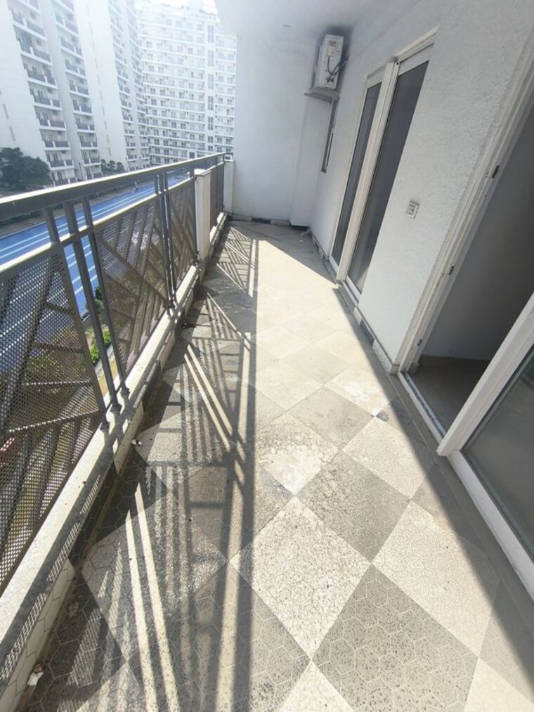 Balcony, central-park-flower-valley-aqua-front-towers 3 Bedroom 1789 Sq.Ft. Apartment In Sohna Sector 33 Gurgaon 10709308