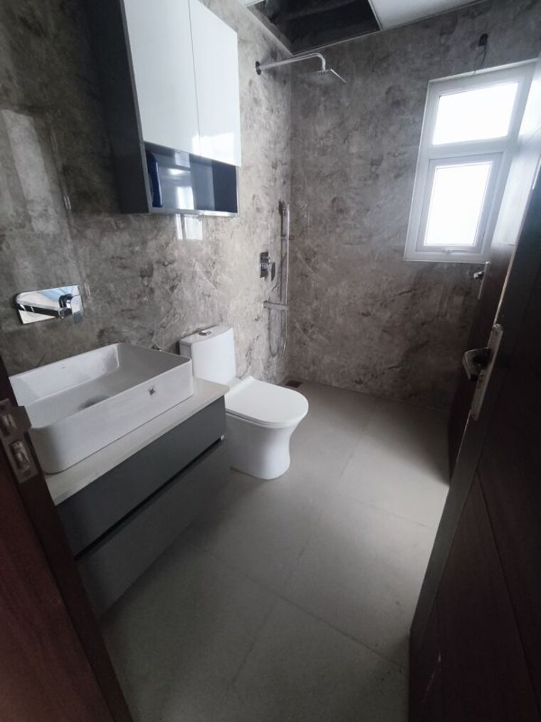 Bathroom, central-park-flower-valley-aqua-front-towers 3 Bedroom 1789 Sq.Ft. Apartment In Sohna Sector 33 Gurgaon 10709308