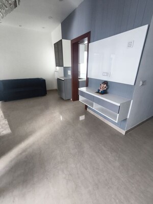 Room in 3 BHK Apartment at Central Park Flower Valley Aqua Front Towers, Sohna Sector 33 – for Rent