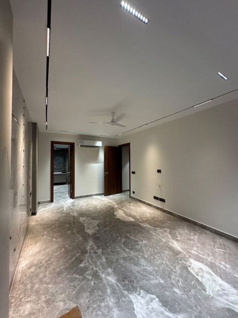 Room, south city 1 4 Bedroom 360 Sq.Yd. Builder Floor In South City 1 Gurgaon 10709314