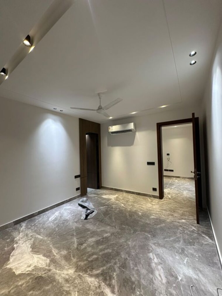 Room, south city 1 4 Bedroom 360 Sq.Yd. Builder Floor In South City 1 Gurgaon 10709314
