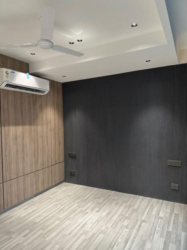 Room, south city 1 4 Bedroom 360 Sq.Yd. Builder Floor In South City 1 Gurgaon 10709314