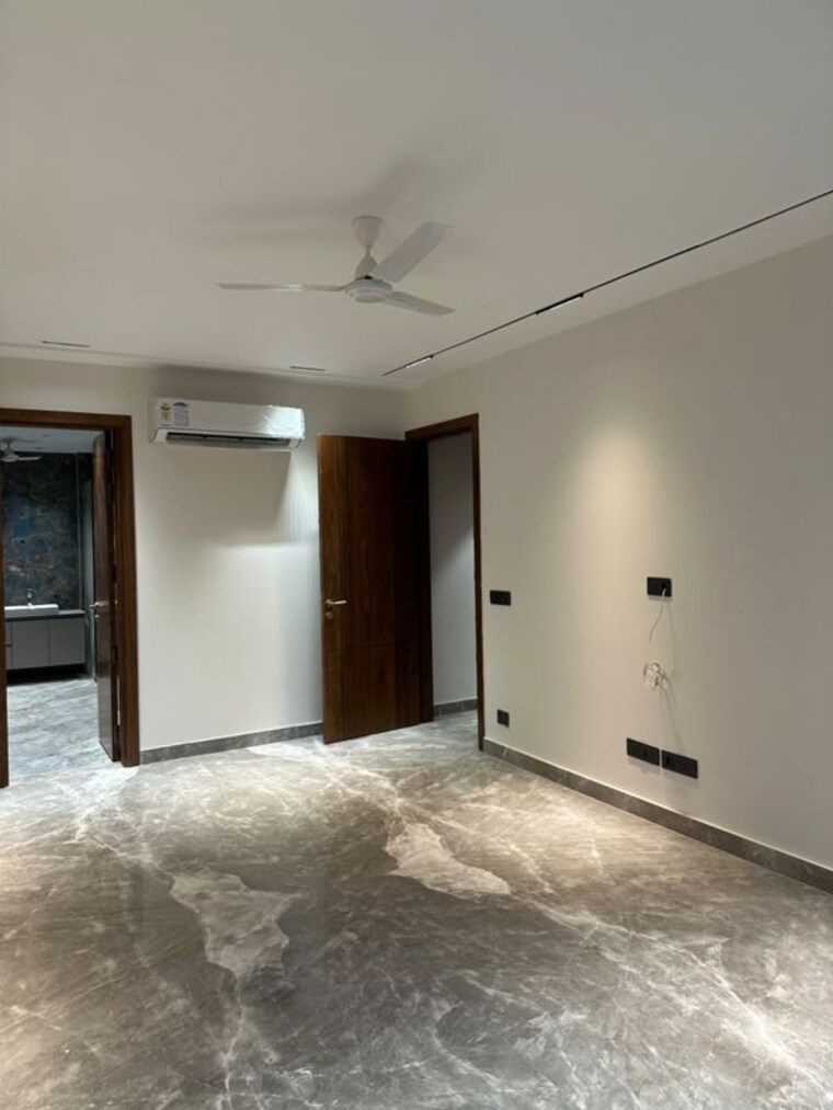 Room, south city 1 4 Bedroom 360 Sq.Yd. Builder Floor In South City 1 Gurgaon 10709314
