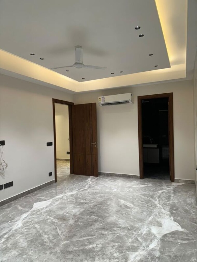 Room, south city 1 4 Bedroom 360 Sq.Yd. Builder Floor In South City 1 Gurgaon 10709314