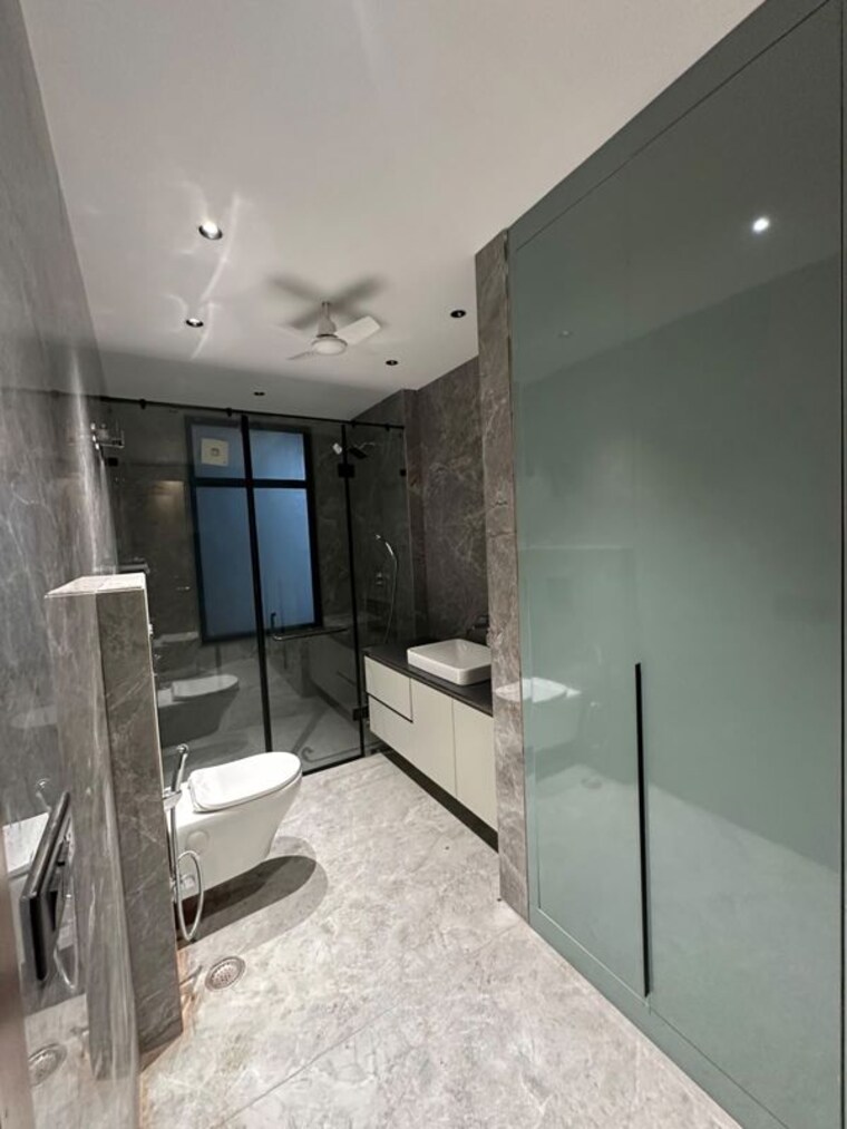 Bathroom, south city 1 4 Bedroom 360 Sq.Yd. Builder Floor In South City 1 Gurgaon 10709314