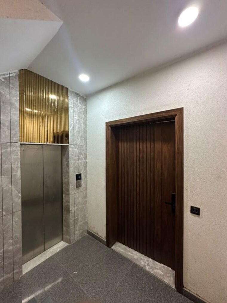 Room, south city 1 4 Bedroom 360 Sq.Yd. Builder Floor In South City 1 Gurgaon 10709314
