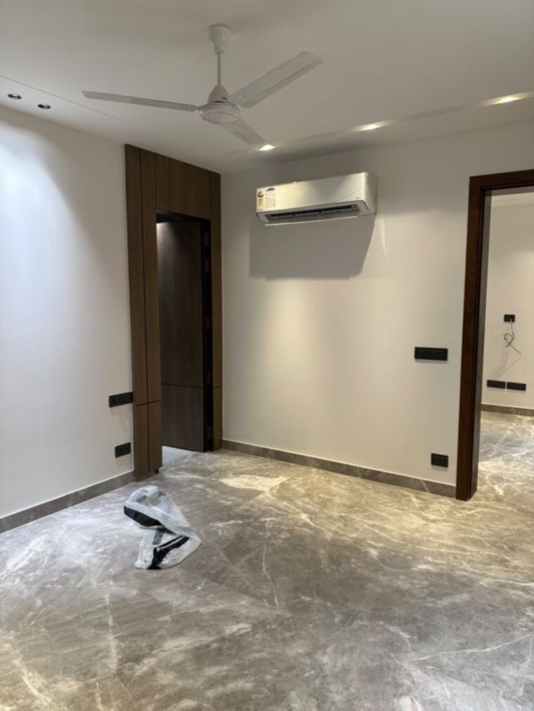Room, south city 1 4 Bedroom 360 Sq.Yd. Builder Floor In South City 1 Gurgaon 10709314