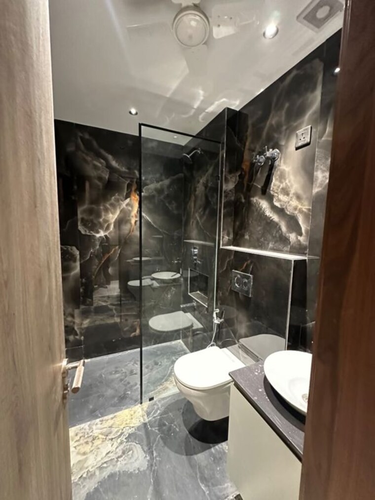 Bathroom, south city 1 4 Bedroom 360 Sq.Yd. Builder Floor In South City 1 Gurgaon 10709314