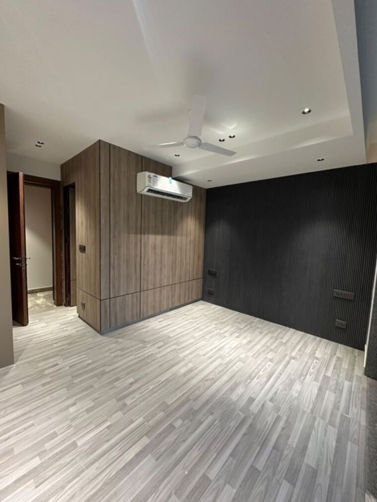 Room, south city 1 4 Bedroom 360 Sq.Yd. Builder Floor In South City 1 Gurgaon 10709314