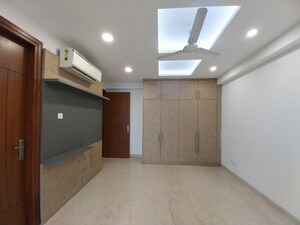 Room in 3 BHK Builder Floor at BPTP Park Central, Sector 85 – for Sale
