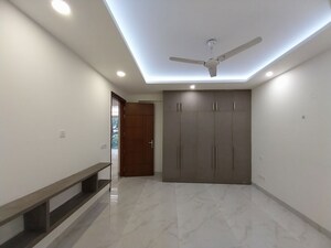 Room in 3 BHK Builder Floor at BPTP Park Central, Sector 85 – for Sale