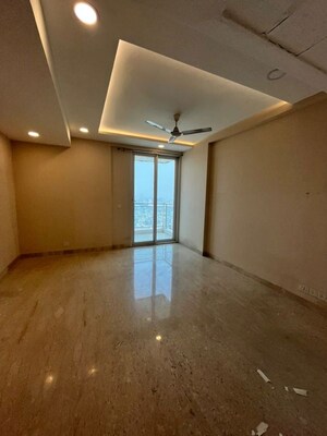 Room in 4 BHK Apartment at Ambience Tiverton, Sector 50 – for Rent