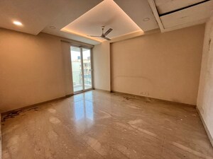 Room in 4 BHK Apartment at Ambience Tiverton, Sector 50 – for Rent