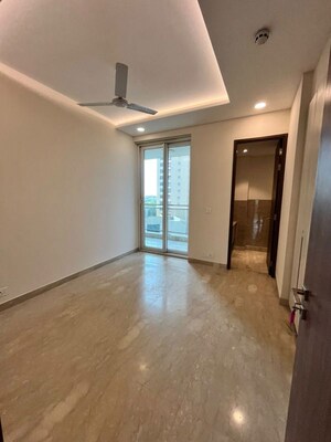 Room in 4 BHK Apartment at Ambience Tiverton, Sector 50 – for Rent