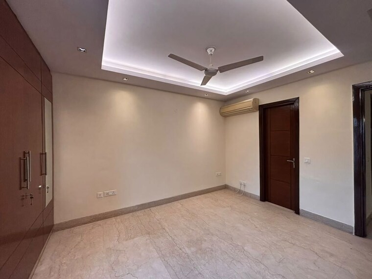 Room, greater kailash i 3 Bedroom 200 Sq.Yd. Builder Floor In Greater Kailash I Delhi 10709436