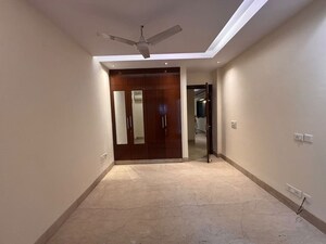 Room in 3 BHK Builder Floor at Greater Kailash I – for Rent