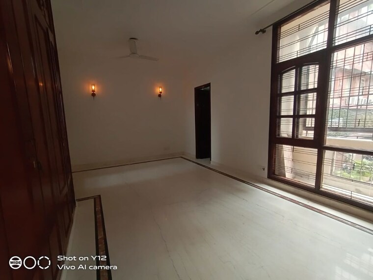 Room, greater kailash ii 4 Bedroom 400 Sq.Yd. Builder Floor In Greater Kailash ii Delhi 10709449