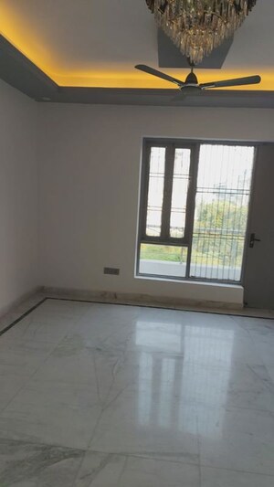 Room in 3 BHK Builder Floor at Green Fields Colony – for Rent