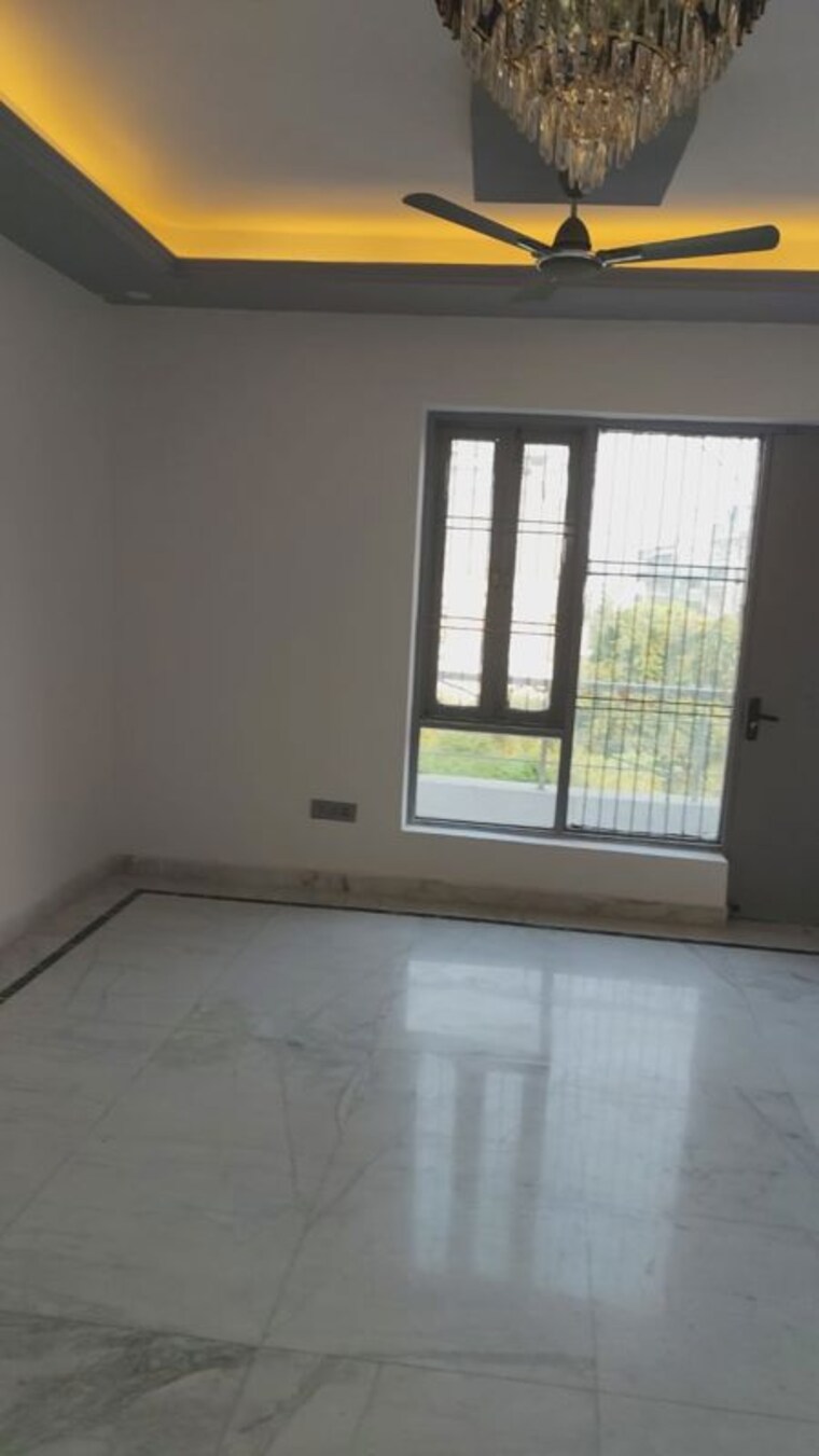 Room, green fields colony 3 Bedroom 290 Sq.Yd. Builder Floor In Green Fields Colony Faridabad 10709461
