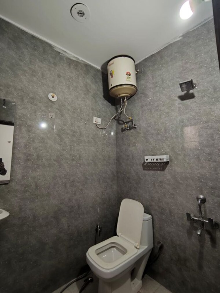 Bathroom, freedom fighters enclave 1 Bedroom 600 Sq.Ft. Builder Floor In Freedom Fighters Enclave Delhi 10709511