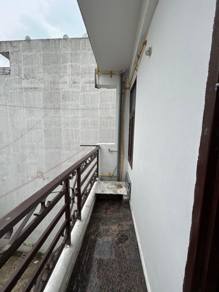 Balcony, freedom fighters enclave 1 Bedroom 650 Sq.Ft. Builder Floor In Freedom Fighters Enclave Delhi 10709544