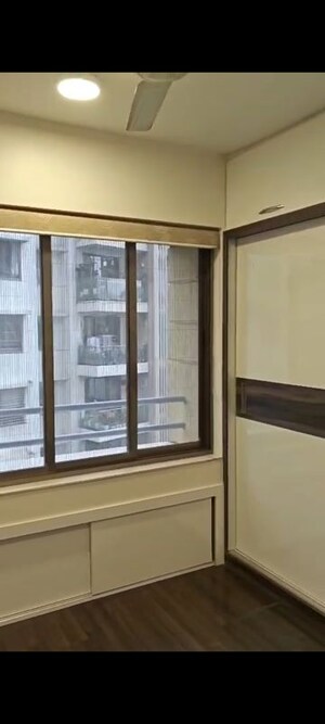 Room in 1.5 BHK Apartment at Lodha Eternis, Andheri East – for Rent