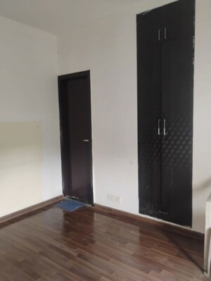 Room in 3 BHK Apartment at Piyush Heights, Sector 89 – for Rent