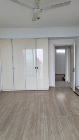 Room in 4 BHK Apartment at Emaar Emerald Floors, Sector 65 – for Rent