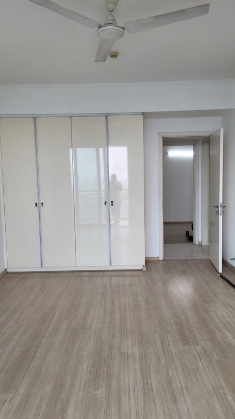 Room, emaar-emerald-floors 4 Bedroom 1975 Sq.Ft. Apartment In Sector 65 Gurgaon 10709587