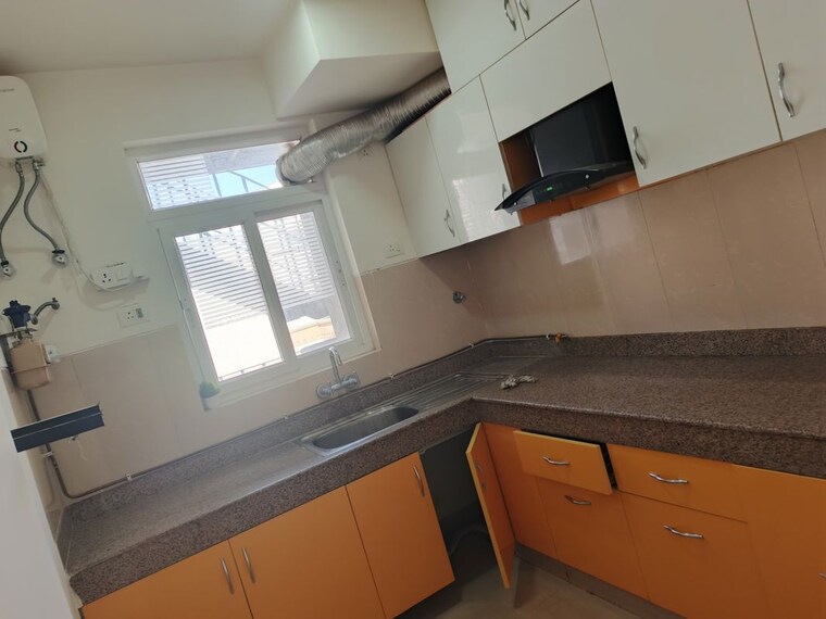 Kitchen, emaar-emerald-floors 4 Bedroom 1975 Sq.Ft. Apartment In Sector 65 Gurgaon 10709587