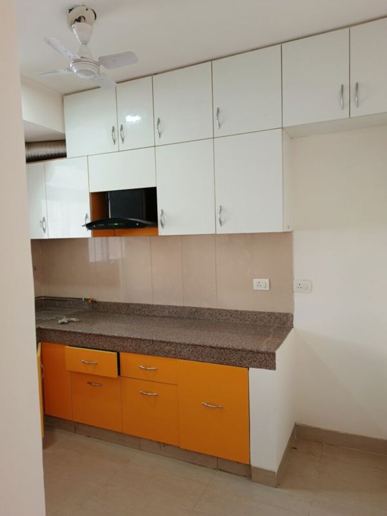 Kitchen, emaar-emerald-floors 4 Bedroom 1975 Sq.Ft. Apartment In Sector 65 Gurgaon 10709587