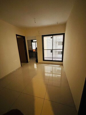 Room in 1.5 BHK Apartment at Chandak 34 Park Estate, Goregaon West – for Rent