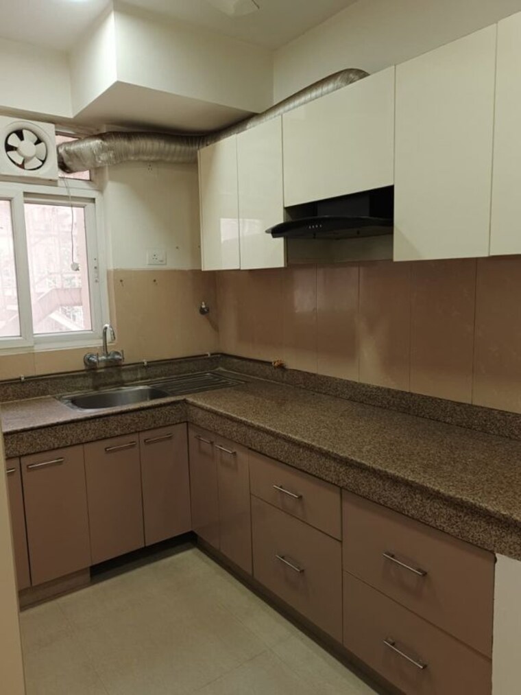 Kitchen, emaar-emerald-floors 3.5 Bedroom 1650 Sq.Ft. Apartment In Sector 65 Gurgaon 10709596