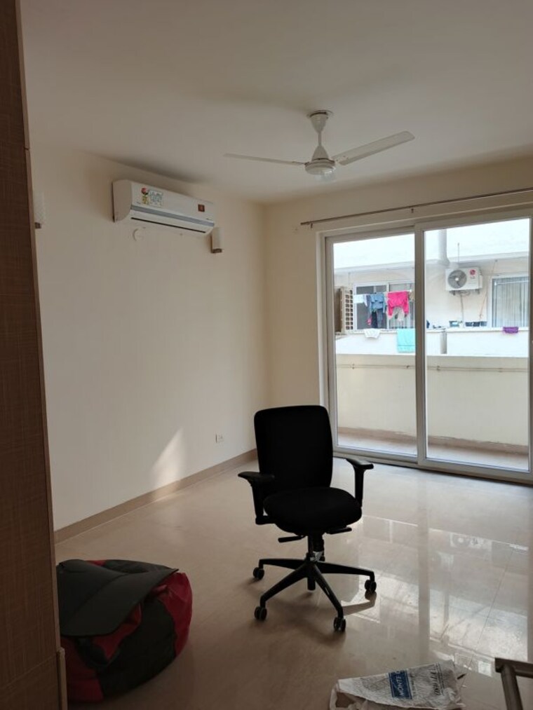 Team Area, emaar-emerald-floors 3.5 Bedroom 1650 Sq.Ft. Apartment In Sector 65 Gurgaon 10709596