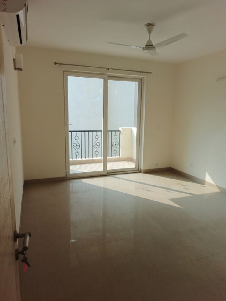 Room, emaar-emerald-floors 3.5 Bedroom 1650 Sq.Ft. Apartment In Sector 65 Gurgaon 10709596