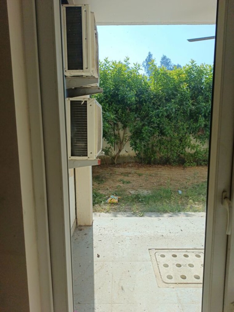 Balcony, emaar-emerald-floors 3.5 Bedroom 1650 Sq.Ft. Apartment In Sector 65 Gurgaon 10709596