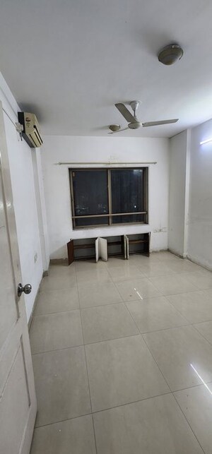 Room in 2 BHK Apartment at Fortaleza CHSL, Kalyani Nagar – for Rent