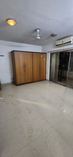 Room in 2 BHK Apartment at Fortaleza CHSL, Kalyani Nagar – for Rent