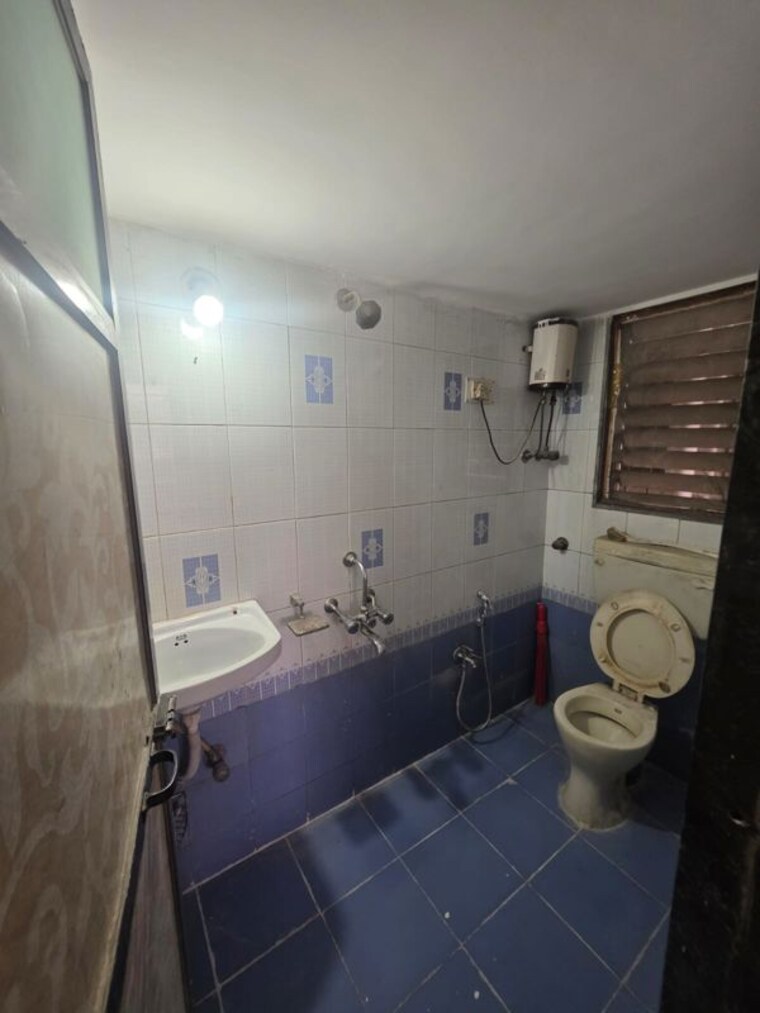 Bathroom, old panvel 2 Bedroom 1200 Sq.Ft. Apartment In Old Panvel Navi Mumbai 10709639