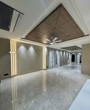 Room in 3 BHK Builder Floor at New Industrial Township 5 – for Rent