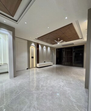 Room in 3 BHK Builder Floor at New Industrial Township 5 – for Rent