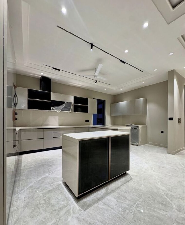 Kitchen, new industrial township 5 3 Bedroom 3000 Sq.Ft. Builder Floor In New Industrial Township 5 Faridabad 10709601
