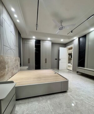 Building Lobby in 3 BHK Builder Floor at New Industrial Township 5 – for Rent