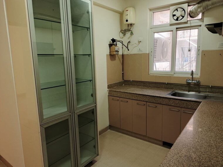 Bathroom, emaar-emerald-floors-premier 4 Bedroom 1975 Sq.Ft. Apartment In Sector 65 Gurgaon 10709626