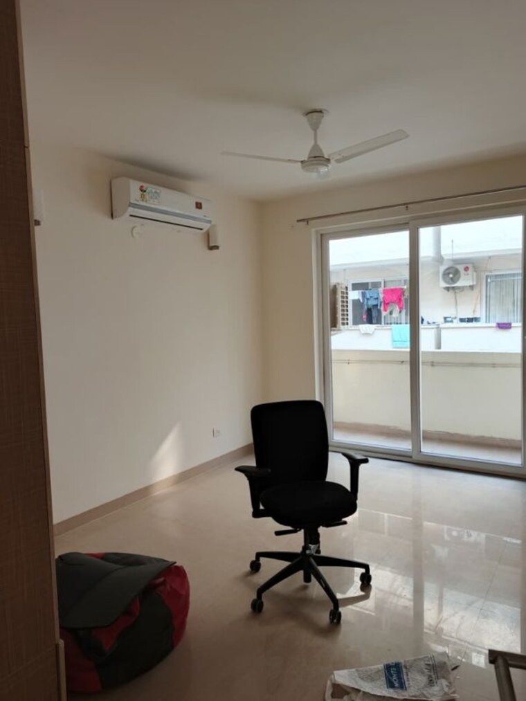 Team Area, emaar-emerald-floors-premier 4 Bedroom 1975 Sq.Ft. Apartment In Sector 65 Gurgaon 10709626