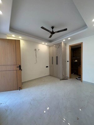 Room in 2 BHK Apartment at Chattarpur – for Rent